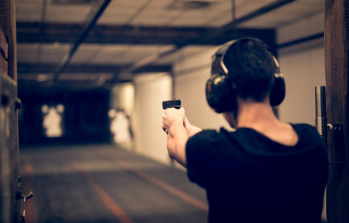 Фото, Стрельба из пистолета