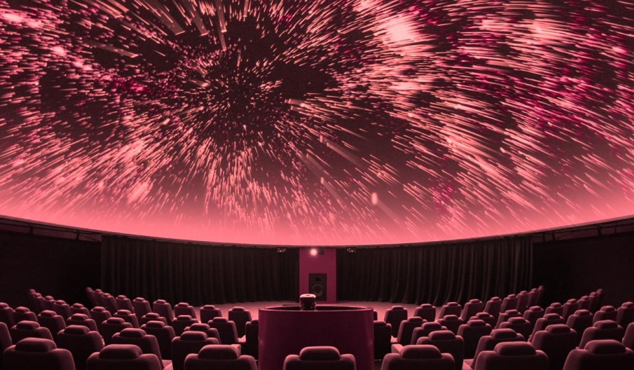 Сферический кинотеатр для компании