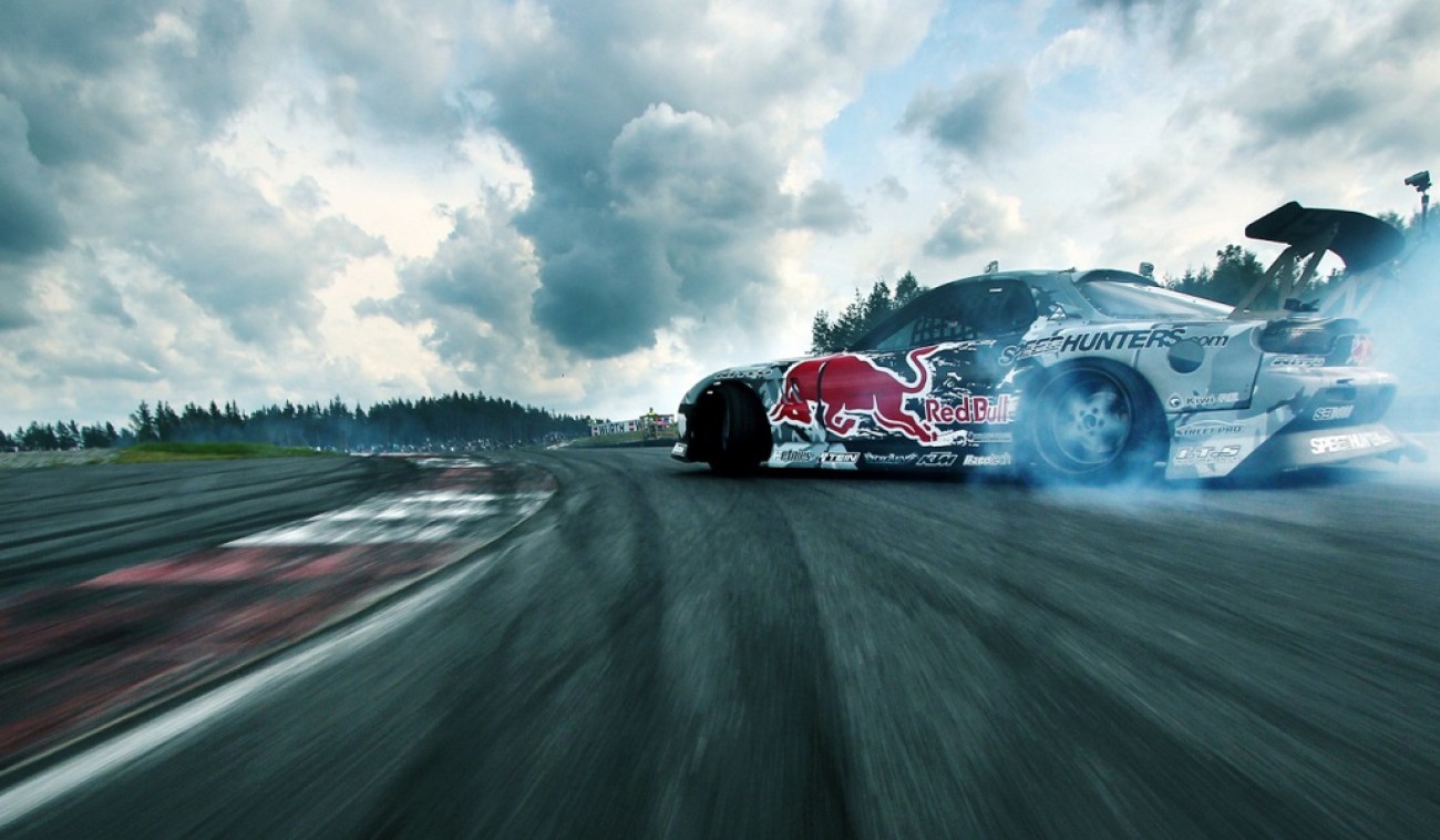 Екстремальний дріфтінг на треку