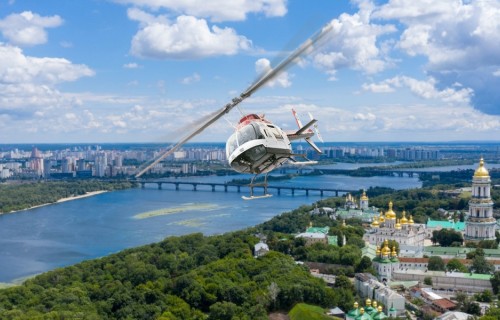 Фото, Політ на вертольоті Robinson R44 над Києвом для трьох 30-хвилин