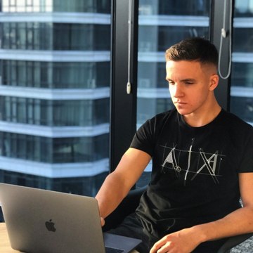 Антон Шарко