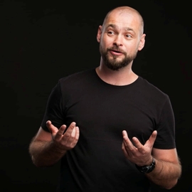 Антон Глазков